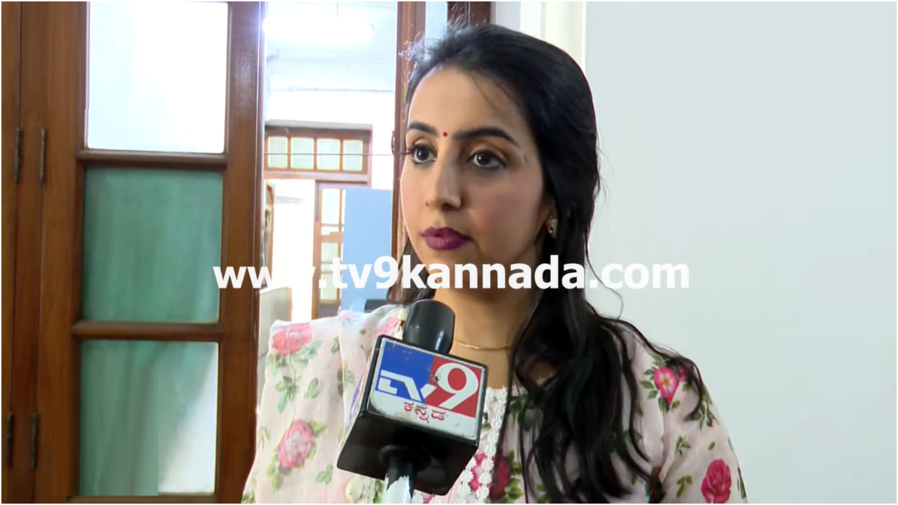 ‘ಹೊಸ ಹುಡುಗಿಯರು ಹರಾಜು ಆಗಬಾರದು’: ವಿಧಾನಸೌಧದಲ್ಲಿ ಸಂಜನಾ ಗಲ್ರಾನಿ ಖಡಕ್​ ಮಾತು