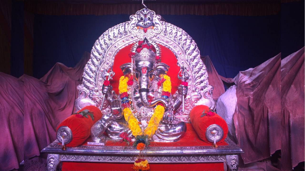 Ganesh Chaturthi 2024: 121 KG Silver Ganesha Pratishtapane in Hubblli, Kannada News