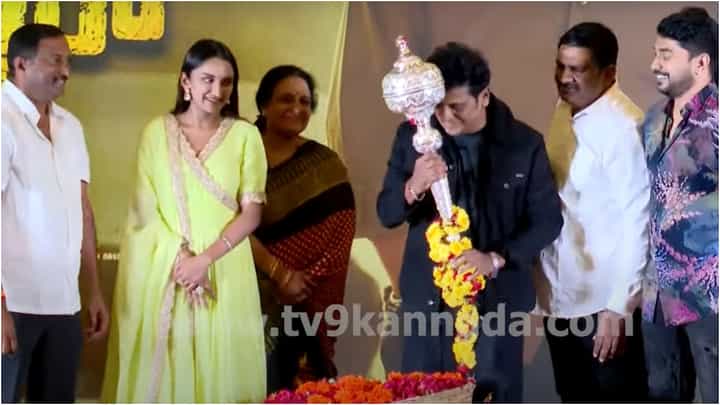 ‘ಕಾಲಾಪತ್ಥರ್’ ಸಿನಿಮಾ ತಂಡದ ಕಡೆಯಿಂದ ಶಿವಣ್ಣಗೆ ಸಿಕ್ತು ಭರ್ಜರಿ ಗಿಫ್ಟ್ ‘ಕಾಲಾಪತ್ಥರ್’ ಸಿನಿಮಾ ತಂಡದ ಕಡೆಯಿಂದ ಶಿವಣ್ಣಗೆ ಸಿಕ್ತು ಭರ್ಜರಿ ಗಿಫ್ಟ್