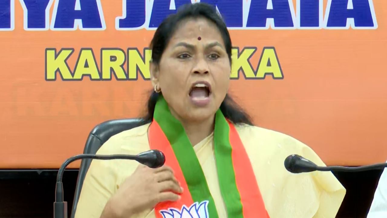 ಕರ್ನಾಟಕದಲ್ಲಿ ಅಘೋಷಿತ ತುರ್ತು ಪರಿಸ್ಥಿತಿ, ಸಿದ್ದರಾಮಯ್ಯ ಸಿಎಂ ಆದಮೇಲೆ ಹಿಟ್ಲರ್ ಆಗಿದ್ದಾರೆ: ಶೋಭಾ ಕರಂದ್ಲಾಜೆ ವಾಗ್ದಾಳಿ ಕರ್ನಾಟಕದಲ್ಲಿ ಅಘೋಷಿತ ತುರ್ತು ಪರಿಸ್ಥಿತಿ, ಸಿದ್ದರಾಮಯ್ಯ ಸಿಎಂ ಆದಮೇಲೆ ಹಿಟ್ಲರ್ ಆಗಿದ್ದಾರೆ: ಶೋಭಾ ಕರಂದ್ಲಾಜೆ ವಾಗ್ದಾಳಿ