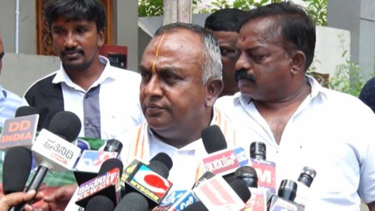 ಬಿಜಿ ರಾಮಕೃಷ್ಣಗೆ ಉತ್ತಮ ಶಿಕ್ಷಕ ಪ್ರಶಸ್ತಿ ತಡೆ ವಿಚಾರ: ನಿರ್ಧಾರ ಹಿಂಪಡೆಯದಿದ್ದರೆ ಪ್ರತಿಭಟನೆ, ಶಾಸಕ ಶ್ರೀವತ್ಸ ಬಿಜಿ ರಾಮಕೃಷ್ಣಗೆ ಉತ್ತಮ ಶಿಕ್ಷಕ ಪ್ರಶಸ್ತಿ ತಡೆ ವಿಚಾರ: ನಿರ್ಧಾರ ಹಿಂಪಡೆಯದಿದ್ದರೆ ಪ್ರತಿಭಟನೆ, ಶಾಸಕ ಶ್ರೀವತ್ಸ
