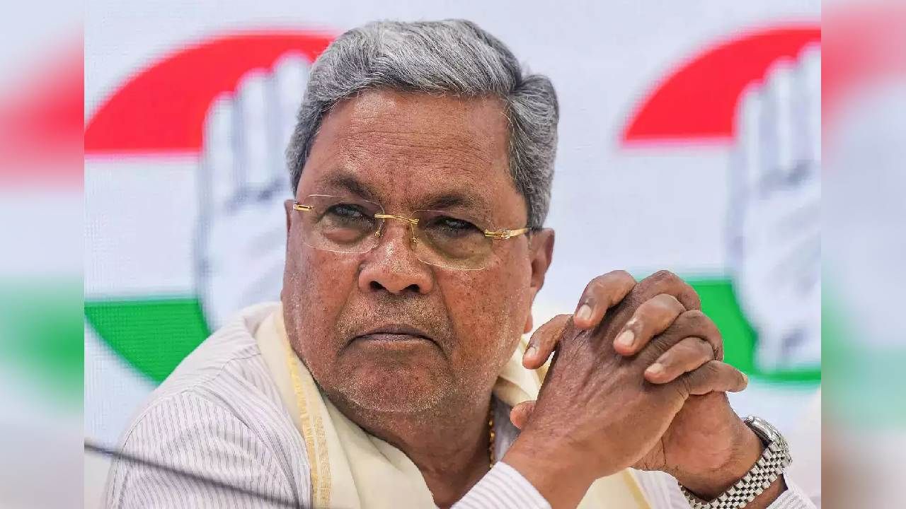 ಸಿಎಂ ಸಿದ್ದರಾಮಯ್ಯಗೆ ಮತ್ತಷ್ಟು ಬಿಗಿಯಾದ ಮುಡಾ ಸಂಕಷ್ಟ; ನ್ಯಾಯವಾದಿ ರಾಘವನ್ ಮಂಡಿಸಿದ್ದ ವಾದದಲ್ಲಿದೆ ಬಲಿಷ್ಠ ಸಾಕ್ಷಿ ಸಿಎಂ ಸಿದ್ದರಾಮಯ್ಯಗೆ ಮತ್ತಷ್ಟು ಬಿಗಿಯಾದ ಮುಡಾ ಸಂಕಷ್ಟ; ನ್ಯಾಯವಾದಿ ರಾಘವನ್ ಮಂಡಿಸಿದ್ದ ವಾದದಲ್ಲಿದೆ ಬಲಿಷ್ಠ ಸಾಕ್ಷಿ