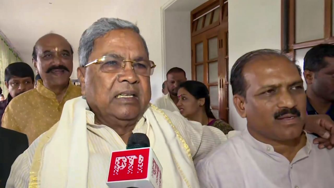 ಸಿದ್ದರಾಮಯ್ಯಗೆ ಲೋಕಾಯುಕ್ತ ವ್ಯೂಹ: ಸಿಎಂ ಮುಂದಿರುವ ಮೂರು ಆಯ್ಕೆಗಳು ಇಲ್ಲಿವೆ ಸಿದ್ದರಾಮಯ್ಯಗೆ ಲೋಕಾಯುಕ್ತ ವ್ಯೂಹ: ಸಿಎಂ ಮುಂದಿರುವ ಮೂರು ಆಯ್ಕೆಗಳು ಇಲ್ಲಿವೆ