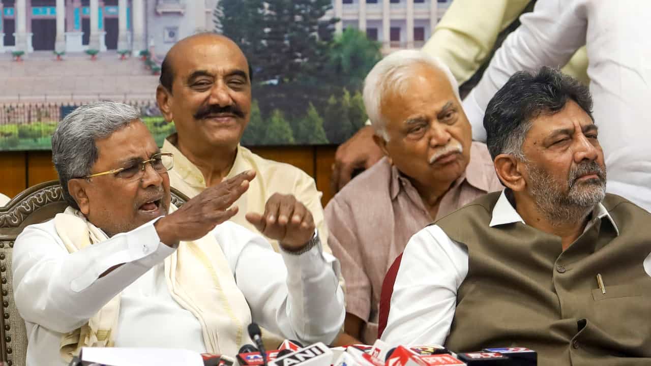 ಹರಿಯಣ ಫಲಿತಾಂಶ: ಕರ್ನಾಟಕ ಕಾಂಗ್ರೆಸ್ ರಾಜಕೀಯದ ಮೇಲೆ ಬೀರಲಿದೆ ಕೊಂಚ ಪರಿಣಾಮ ಹರಿಯಣ ಫಲಿತಾಂಶ: ಕರ್ನಾಟಕ ಕಾಂಗ್ರೆಸ್ ರಾಜಕೀಯದ ಮೇಲೆ ಬೀರಲಿದೆ ಕೊಂಚ ಪರಿಣಾಮ