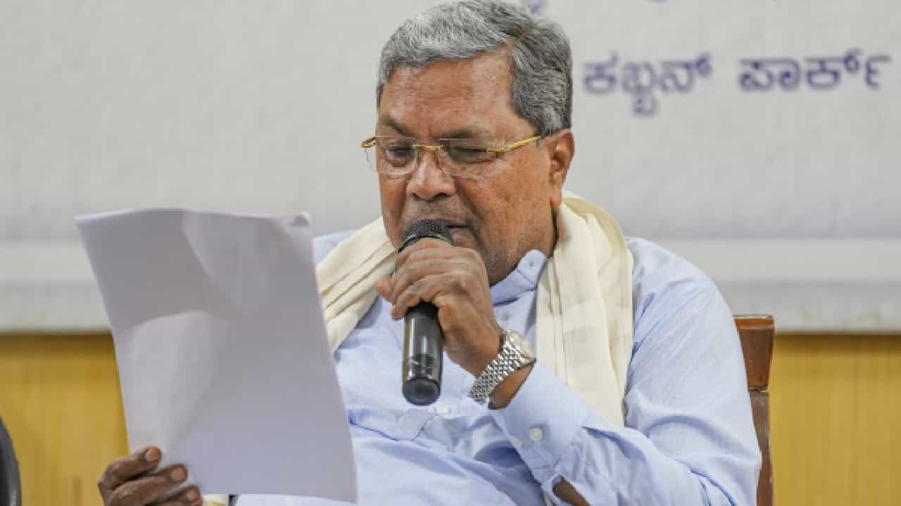 Cabinet Meeting: ಕಲ್ಯಾಣ ಕರ್ನಾಟಕಕ್ಕೆ ಭರ್ಜರಿ ಕೊಡುಗೆ; ಸಿದ್ದರಾಮಯ್ಯ ನೇತೃತ್ವದಲ್ಲಿ ಸಚಿವ ಸಂಪುಟ ಸಭೆ Cabinet Meeting: ಕಲ್ಯಾಣ ಕರ್ನಾಟಕಕ್ಕೆ ಭರ್ಜರಿ ಕೊಡುಗೆ; ಸಿದ್ದರಾಮಯ್ಯ ನೇತೃತ್ವದಲ್ಲಿ ಸಚಿವ ಸಂಪುಟ ಸಭೆ