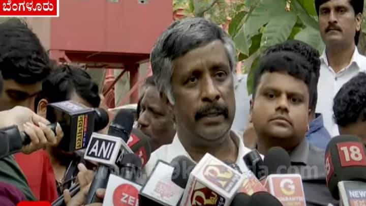CM ಅರ್ಜಿ ಹೈಕೋರ್ಟ್ ವಜಾ; ಸತ್ಯಕ್ಕೆ ಜಯ ಸಿಕ್ಕಿದೆ ಎಂದ ದೂರುದಾರ ಸ್ನೇಹಮಯಿ ಕೃಷ್ಣ CM ಅರ್ಜಿ ಹೈಕೋರ್ಟ್ ವಜಾ; ಸತ್ಯಕ್ಕೆ ಜಯ ಸಿಕ್ಕಿದೆ ಎಂದ ದೂರುದಾರ ಸ್ನೇಹಮಯಿ ಕೃಷ್ಣ