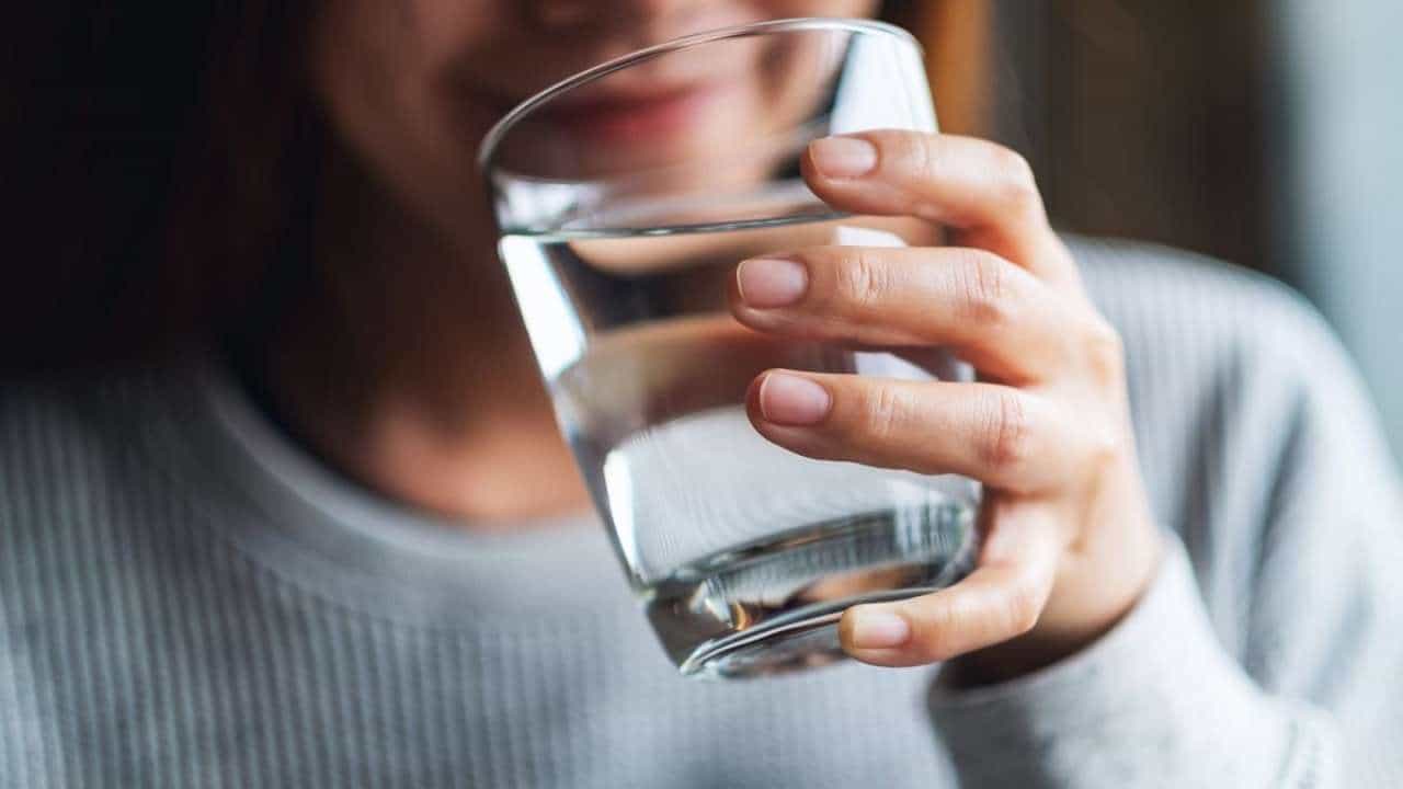 Health Tips: ನೀರು ಕುಡಿಯುವಾಗ ಈ ತಪ್ಪುಗಳನ್ನು ಮಾಡಬೇಡಿ Health Tips: ನೀರು ಕುಡಿಯುವಾಗ ಈ ತಪ್ಪುಗಳನ್ನು ಮಾಡಬೇಡಿ
