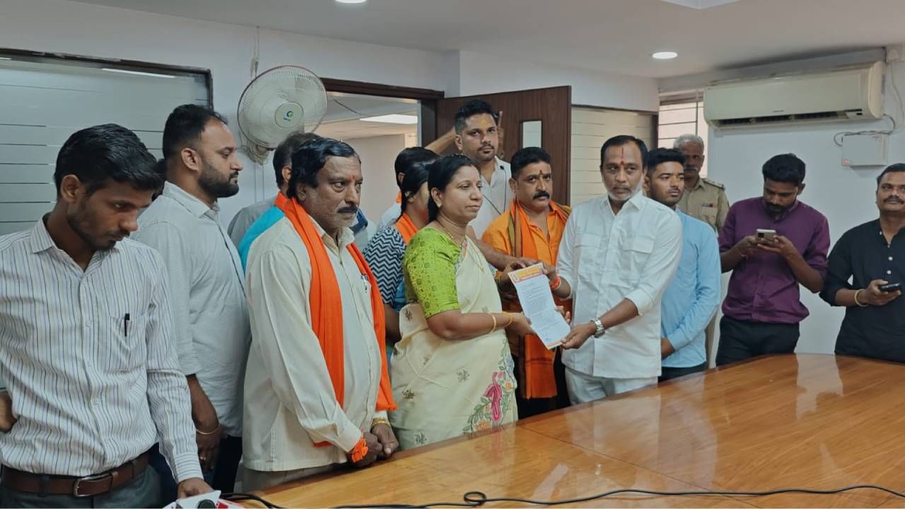 ಲಡ್ಡು ಪರೀಕ್ಷೆಗೆ ದೇವಸ್ಥಾನದಲ್ಲಿ ಲ್ಯಾಬ್ ತೆರೆಯಬೇಕು: ಟಿಟಿಡಿಗೆ ಶ್ರೀರಾಮ ಸೇನೆ ಮನವಿ ಲಡ್ಡು ಪರೀಕ್ಷೆಗೆ ದೇವಸ್ಥಾನದಲ್ಲಿ ಲ್ಯಾಬ್ ತೆರೆಯಬೇಕು: ಟಿಟಿಡಿಗೆ ಶ್ರೀರಾಮ ಸೇನೆ ಮನವಿ