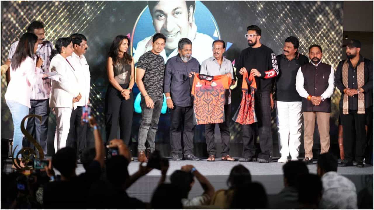 ‘ಸ್ಯಾಂಡಲ್ವುಡ್ ಕಪ್ ಬ್ಯಾಡ್ಮಿಂಟನ್ ಟೂರ್ನಮೆಂಟ್’ಗೆ ಕಿಚ್ಚನ ಬೆಂಬಲ ‘ಸ್ಯಾಂಡಲ್ವುಡ್ ಕಪ್ ಬ್ಯಾಡ್ಮಿಂಟನ್ ಟೂರ್ನಮೆಂಟ್’ಗೆ ಕಿಚ್ಚನ ಬೆಂಬಲ