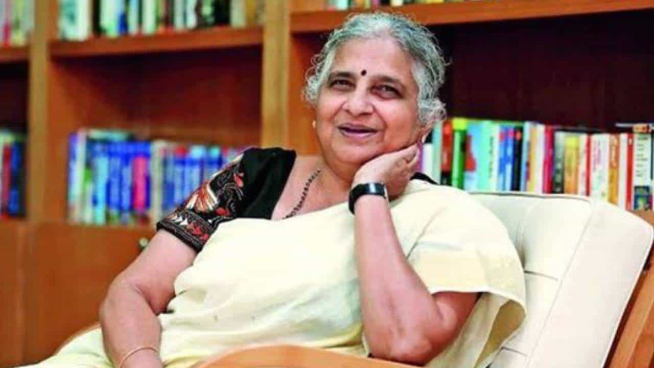 Sudha Murthy: ದೇಶದ ಶ್ರೀಮಂತ ಮಹಿಳೆ ಸುಧಾ ಮೂರ್ತಿ 300 ಪುಸ್ತಕಗಳ ಲೇಖಕಿಯೂ ಹೌದು! Sudha Murthy: ದೇಶದ ಶ್ರೀಮಂತ ಮಹಿಳೆ ಸುಧಾ ಮೂರ್ತಿ 300 ಪುಸ್ತಕಗಳ ಲೇಖಕಿಯೂ ಹೌದು!