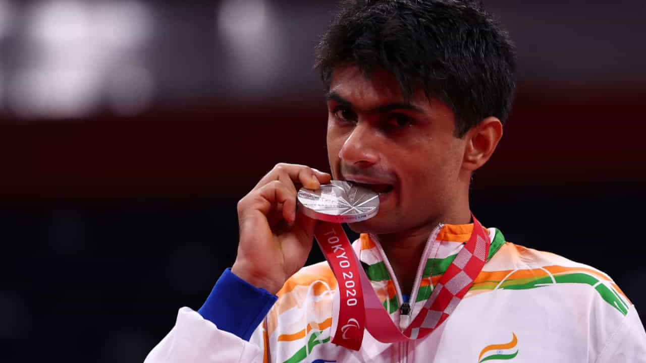Paralympics 2024: ಪ್ಯಾರಾಲಿಂಪಿಕ್ಸ್ನಲ್ಲಿ ಬೆಳ್ಳಿ ಪದಕ ಗೆದ್ದ ಕನ್ನಡಿಗ ಐಎಎಸ್ ಅಧಿಕಾರಿ ಸುಹಾಸ್ ಯತಿರಾಜ್ Paralympics 2024: ಪ್ಯಾರಾಲಿಂಪಿಕ್ಸ್ನಲ್ಲಿ ಬೆಳ್ಳಿ ಪದಕ ಗೆದ್ದ ಕನ್ನಡಿಗ ಐಎಎಸ್ ಅಧಿಕಾರಿ ಸುಹಾಸ್ ಯತಿರಾಜ್