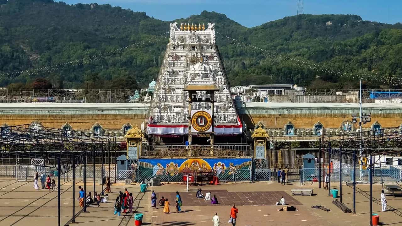 ಪ್ರಚಲಿತ ದಿನಗಳಲ್ಲಿ ಬಹುತೇಕ ಎಲ್ಲವೂ ಹಣದ ಮೇಲೆ ನಡೆಯುತ್ತಿದೆ. ನೀವು ಏನನ್ನಾದರೂ ಖರೀದಿಸಬೇಕು ಎಂದರೆ ಹಣ ಇರಬೇಕು. ಹಣವಿದ್ದರೆ ಮಾತ್ರ ಸಮಾಜದಲ್ಲಿ ಗೌರವ, ಮರ್ಯಾದೆ ಅಂತಸ್ತು ಬರುತ್ತದೆ. ಆದರೆ ಎಷ್ಟೇ ಪ್ರಯತ್ನ ಪಟ್ಟರೂ ಸರಿಯಾದ ಫಲಿತ ಸಿಗದಿದ್ದರೆ ತೊಂದರೆಗಳನ್ನು ಎದುರಿಸಬೇಕಾಗುತ್ತದೆ.