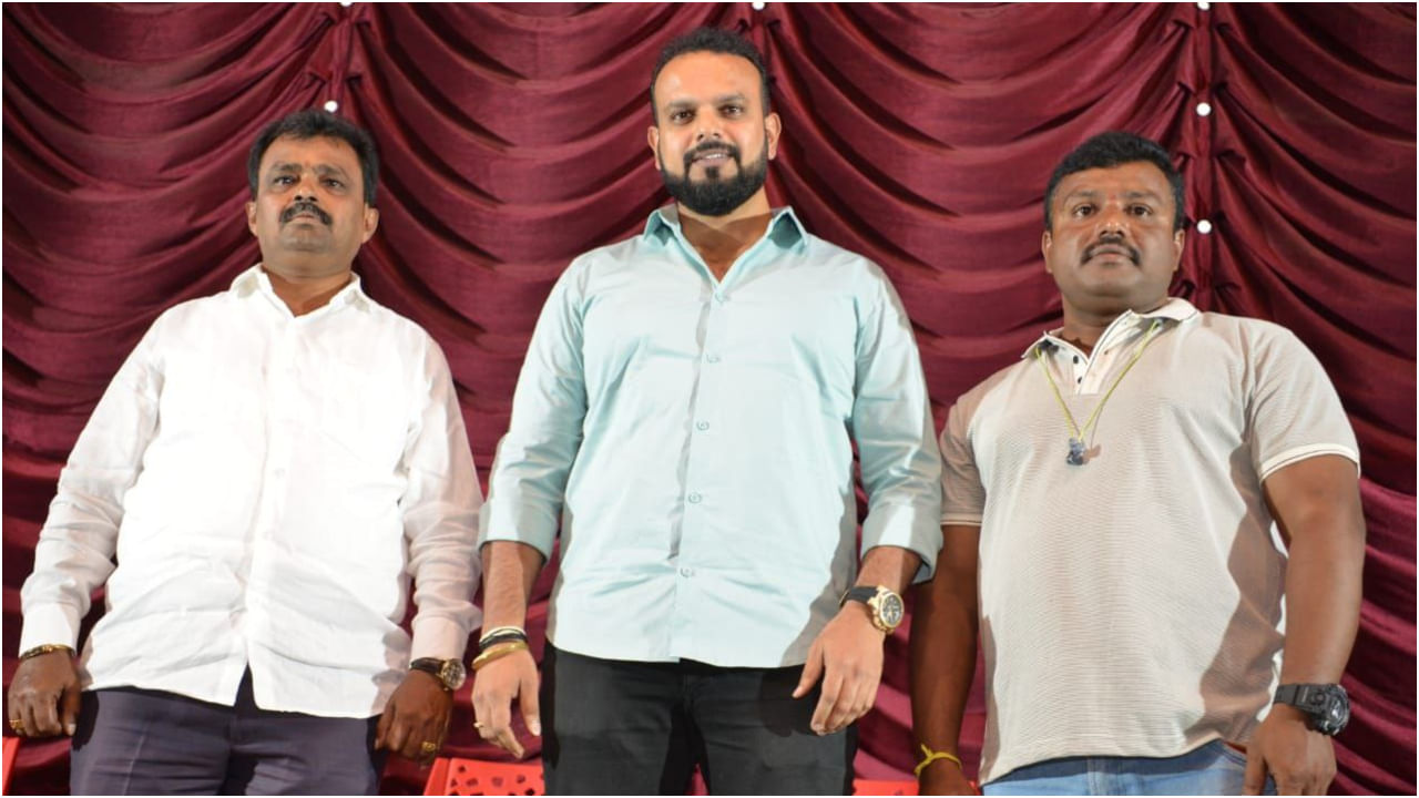 ಹೊಸಬರ ‘ರೈಡ್’ ಸಿನಿಮಾಗೆ ಸಾಥ್ ನೀಡಿದ ನಿರ್ಮಾಪಕ ಉಮಾಪತಿ ಶ್ರೀನಿವಾಸ್ ಗೌಡ ಹೊಸಬರ ‘ರೈಡ್’ ಸಿನಿಮಾಗೆ ಸಾಥ್ ನೀಡಿದ ನಿರ್ಮಾಪಕ ಉಮಾಪತಿ ಶ್ರೀನಿವಾಸ್ ಗೌಡ