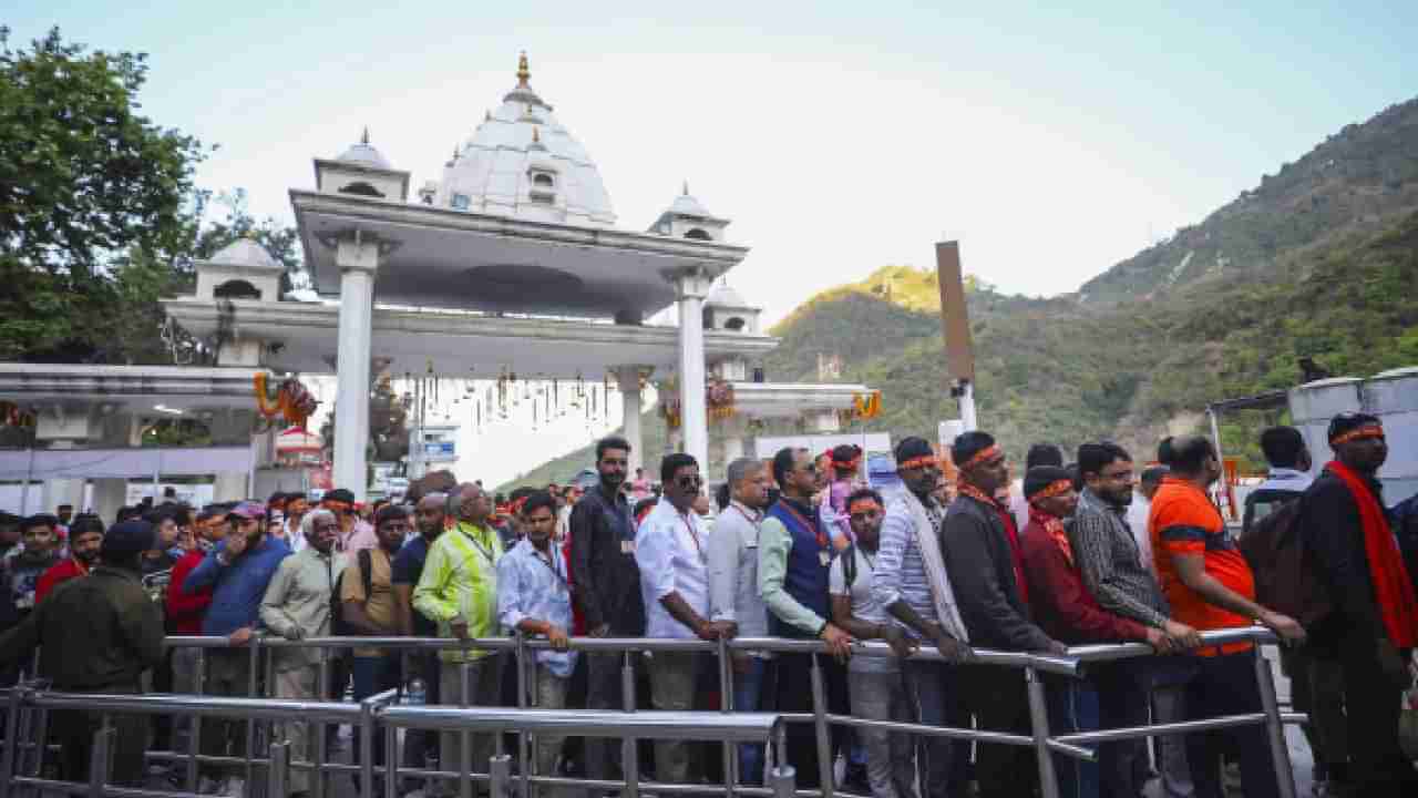 Vaishno Devi Shrine: ಜಮ್ಮು ಕಾಶ್ಮೀರದ ವೈಷ್ಣೋದೇವಿ ದೇಗುಲದ ಬಳಿ ಭೂಕುಸಿತ; ಇಬ್ಬರು ಮಹಿಳಾ ಯಾತ್ರಾರ್ಥಿಗಳು ಸಾವು