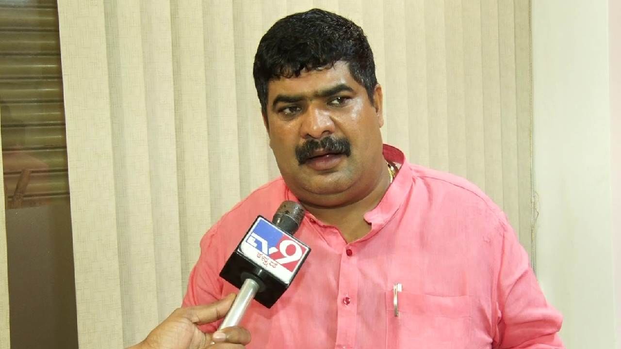 ಗಣೇಶೋತ್ಸವಕ್ಕೆ ಸರ್ಕಾರದಿಂದ ವಿಚಿತ್ರ ನಿಯಮ, ಯಾರೂ ಪಾಲಿಸಬೇಡಿ ಎಂದು ಶಾಸಕ ವೇದವ್ಯಾಸ ಕಾಮತ್ ಕಿಡಿ ಗಣೇಶೋತ್ಸವಕ್ಕೆ ಸರ್ಕಾರದಿಂದ ವಿಚಿತ್ರ ನಿಯಮ, ಯಾರೂ ಪಾಲಿಸಬೇಡಿ ಎಂದು ಶಾಸಕ ವೇದವ್ಯಾಸ ಕಾಮತ್ ಕಿಡಿ