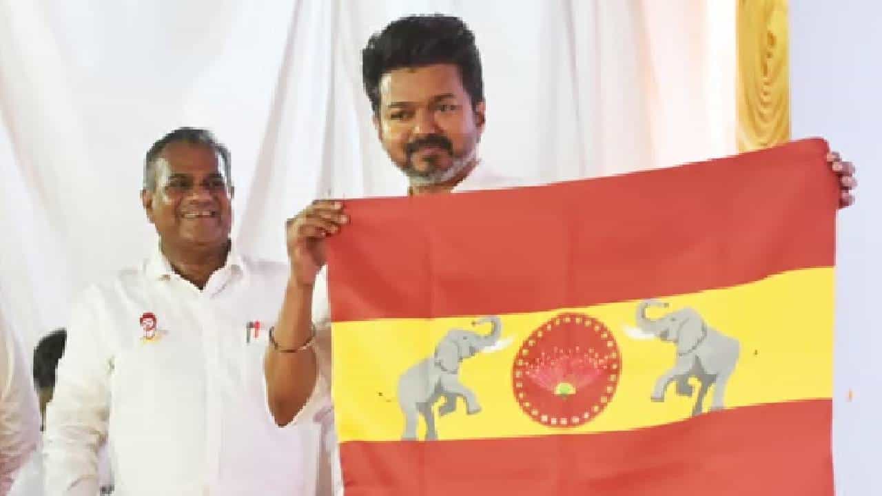ಚುನಾವಣಾ ಆಯೋಗದಿಂದ ನಟ ದಳಪತಿ ವಿಜಯ್ ಪಕ್ಷಕ್ಕೆ ಮಾನ್ಯತೆ ಚುನಾವಣಾ ಆಯೋಗದಿಂದ ನಟ ದಳಪತಿ ವಿಜಯ್ ಪಕ್ಷಕ್ಕೆ ಮಾನ್ಯತೆ