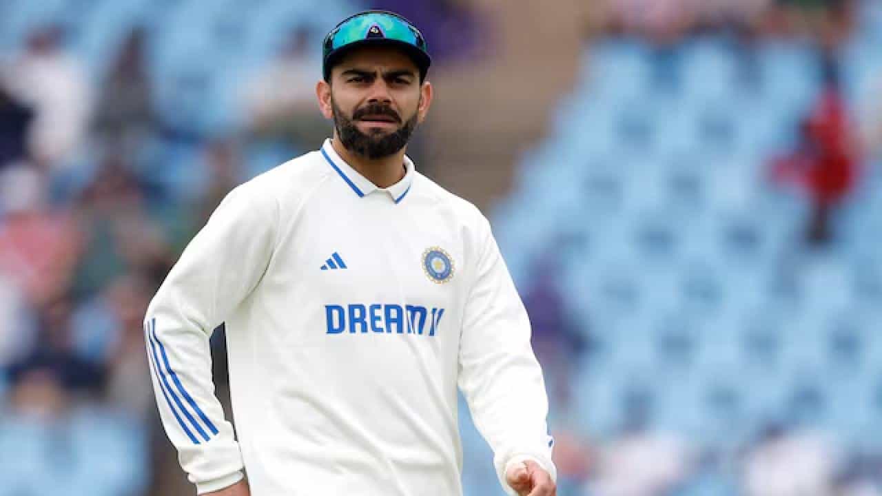 ದಾಖಲೆಗಳ ಸರದಾರ ವಿರಾಟ್ ಕೊಹ್ಲಿ ಮತ್ತೊಂದು ವಿಶ್ವ ದಾಖಲೆ ಬರೆಯುವ ಹೊಸ್ತಿಲಲ್ಲಿದ್ದಾರೆ. ಅದು ಸಹ ಕೇವಲ 58 ರನ್ಗಳೊಂದಿಗೆ... ಹೌದು, ಅಂತಾರಾಷ್ಟ್ರೀಯ ಕ್ರಿಕೆಟ್ನಲ್ಲಿ 27 ಸಾವಿರ ರನ್ ಪೂರೈಸಲು ವಿರಾಟ್ ಕೊಹ್ಲಿಗೆ ಕೇವಲ 58 ರನ್ಗಳ ಅವಶ್ಯಕತೆಯಿದೆ. ಬಾಂಗ್ಲಾದೇಶ್ ವಿರುದ್ಧದ ಟೆಸ್ಟ್ ಸರಣಿಯಲ್ಲಿ 58 ರನ್ಗಳನ್ನು ಬಾರಿಸಿದರೆ ಕ್ರಿಕೆಟ್ ಇತಿಹಾಸದಲ್ಲೇ ಅತೀ ವೇಗವಾಗಿ 27000 ರನ್ ಪೂರೈಸಿದ ವಿಶ್ವ ದಾಖಲೆ ಕಿಂಗ್ ಕೊಹ್ಲಿ ಪಾಲಾಗಲಿದೆ.