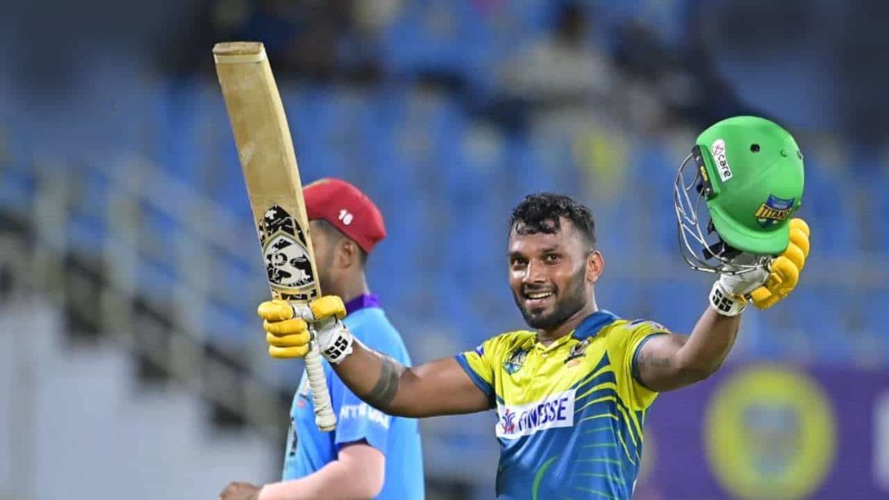 ತಿರುವನಂತಪುರದಲ್ಲಿ ನಡೆಯುತ್ತಿರುವ ಕೇರಳ ಕ್ರಿಕೆಟ್ ಲೀಗ್ ಟಿ20 ಟೂರ್ನಿಯಲ್ಲಿ ವಿಷ್ಣು ವಿನೋದ್ ದಾಖಲೆಯ ಶತಕ ಸಿಡಿಸಿದ್ದಾರೆ. ಅದು ಸಹ ಕೇವಲ 32 ಎಸೆತಗಳಲ್ಲಿ ಎಂಬುದು ವಿಶೇಷ. ಗ್ರೀನ್ಫೀಲ್ಡ್ ಇಂಟರ್ನ್ಯಾಷನಲ್ ಸ್ಟೇಡಿಯಂನಲ್ಲಿ ನಡೆದ ಈ ಪಂದ್ಯದಲ್ಲಿ ತ್ರಿಶೂರ್ ಟೈಟಾನ್ಸ್ ಹಾಗೂ ಅಲೆಪ್ಪಿ ರಿಪ್ಪಲ್ಸ್ ತಂಡಗಳು ಮುಖಾಮುಖಿಯಾಗಿದ್ದವು.