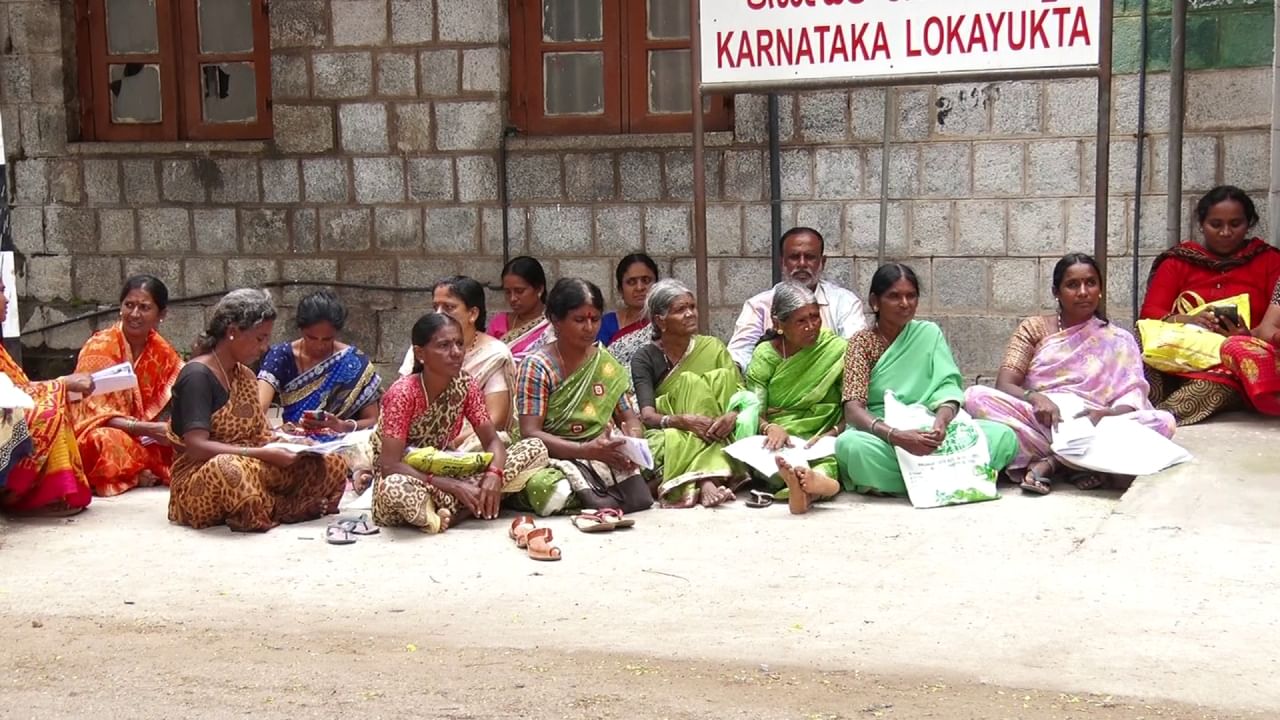 ಡಬಲ್ ಹಣ ಕೊಡುವ ಅಮಿಷ: ಕೆಲ ಕಂಪನಿಗಳಿಂದ ಮಂಡ್ಯ ಜಿಲ್ಲೆಯ ಜನರಿಗೆ ನೂರಾರು ಕೋಟಿ ಪಂಗನಾಮ ಡಬಲ್ ಹಣ ಕೊಡುವ ಅಮಿಷ: ಕೆಲ ಕಂಪನಿಗಳಿಂದ ಮಂಡ್ಯ ಜಿಲ್ಲೆಯ ಜನರಿಗೆ ನೂರಾರು ಕೋಟಿ ಪಂಗನಾಮ