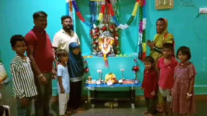 ಯಾದಗಿರಿ: ಭಾವೈಕ್ಯತೆಯ ಸಂದೇಶ ಸಾರಿದ ಮುಸ್ಲಿಂ ಕುಟುಂಬ, 24 ವರ್ಷಗಳಿಂದ ಗಣೇಶ ಪ್ರತಿಷ್ಠಾಪಿಸಿ ಹಬ್ಬ ಆಚರಣೆ ಯಾದಗಿರಿ: ಭಾವೈಕ್ಯತೆಯ ಸಂದೇಶ ಸಾರಿದ ಮುಸ್ಲಿಂ ಕುಟುಂಬ, 24 ವರ್ಷಗಳಿಂದ ಗಣೇಶ ಪ್ರತಿಷ್ಠಾಪಿಸಿ ಹಬ್ಬ ಆಚರಣೆ