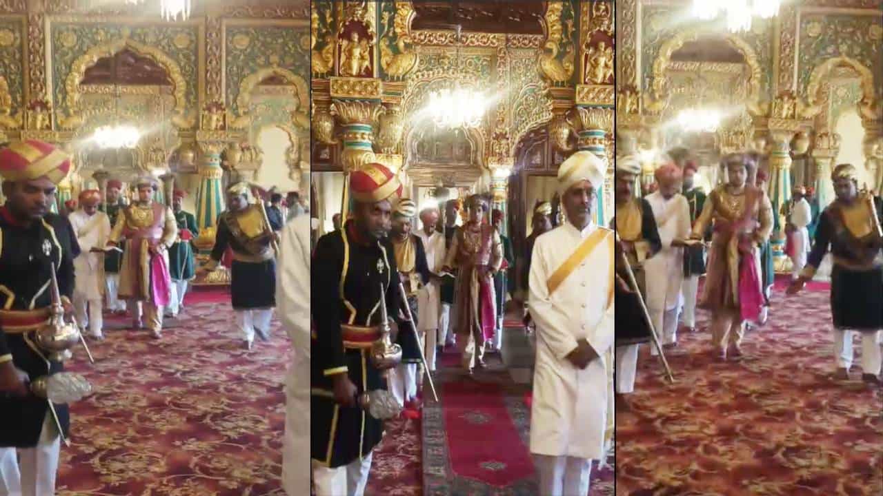ರಾಜಾಧೀರಾಜಾ ರಾಜ ಮಾರ್ತಾಂಡ ರಾಜ ಕುಲತಿಲಕ ಯದುವೀರ್ ಪರಾಕ್, ಬಹು ಪರಾಕ್. ಹೀಗೆ ವಂಧಿ ಮಾಗಧರು ಬಹುಪರಾಕ್ ಕೂಗುತ್ತಿದ್ದರೆ, ಇತ್ತ ರಾಜಗಾಂಭೀರ್ಯ ನಡಿಗೆಯಲ್ಲಿ ಯದುವಂಶದ ಯದುವೀರ್ ಕೃಷ್ಣದತ್ತ ಚಾಮರಾಜ ಒಡೆಯರ್ ಆಗಮಿಸಿದರು. ಇದು ಇವತ್ತು ಮೈಸೂರಿನಲ್ಲಿ ನಡೆದ ದಸರಾ ಖಾಸಗಿ ದರ್ಬಾರ್ನ ಝಲಕ್.