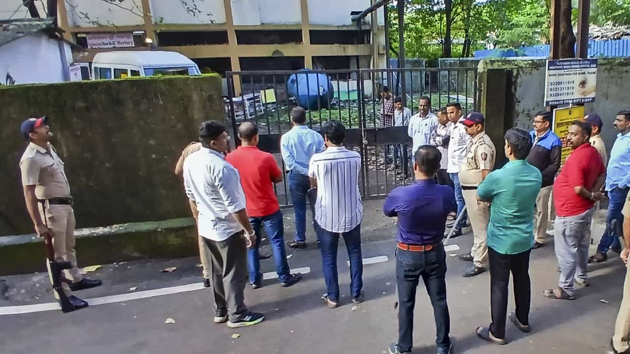 ಬದ್ಲಾಪುರ ಅತ್ಯಾಚಾರ ಆರೋಪಿ ಅಕ್ಷಯ್ ಶಿಂಧೆ ಎನ್ಕೌಂಟರ್ ತನಿಖೆಗೆ ಮಹಾರಾಷ್ಟ್ರ ಸರ್ಕಾರದಿಂದ ಆಯೋಗ ರಚನೆ ಬದ್ಲಾಪುರ ಅತ್ಯಾಚಾರ ಆರೋಪಿ ಅಕ್ಷಯ್ ಶಿಂಧೆ ಎನ್ಕೌಂಟರ್ ತನಿಖೆಗೆ ಮಹಾರಾಷ್ಟ್ರ ಸರ್ಕಾರದಿಂದ ಆಯೋಗ ರಚನೆ