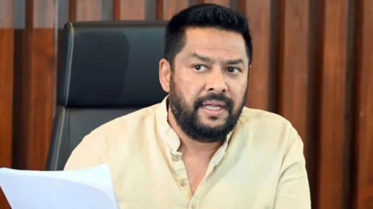 ವಾಲ್ಮೀಕಿ ನಿಗಮ ಹಗರಣ: ನಾಗೇಂದ್ರನೇ ಪ್ರಮುಖ ಆರೋಪಿ, ಇಡಿ ಪತ್ರಿಕಾ ಪ್ರಕಟಣೆಯಲ್ಲಿ ಅನೇಕ ಅಂಶ ಬಯಲು ವಾಲ್ಮೀಕಿ ನಿಗಮ ಹಗರಣ: ನಾಗೇಂದ್ರನೇ ಪ್ರಮುಖ ಆರೋಪಿ, ಇಡಿ ಪತ್ರಿಕಾ ಪ್ರಕಟಣೆಯಲ್ಲಿ ಅನೇಕ ಅಂಶ ಬಯಲು