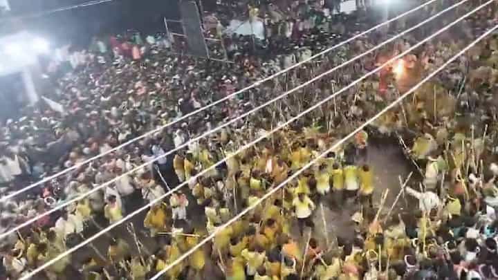 ಬಳ್ಳಾರಿ: ಉತ್ಸವ ಮೂರ್ತಿಗಾಗಿ ಪರಸ್ಪರ ಬಡಿದಾಟ, ಹರಿದ ನೆತ್ತರು ಬಳ್ಳಾರಿ: ಉತ್ಸವ ಮೂರ್ತಿಗಾಗಿ ಪರಸ್ಪರ ಬಡಿದಾಟ, ಹರಿದ ನೆತ್ತರು