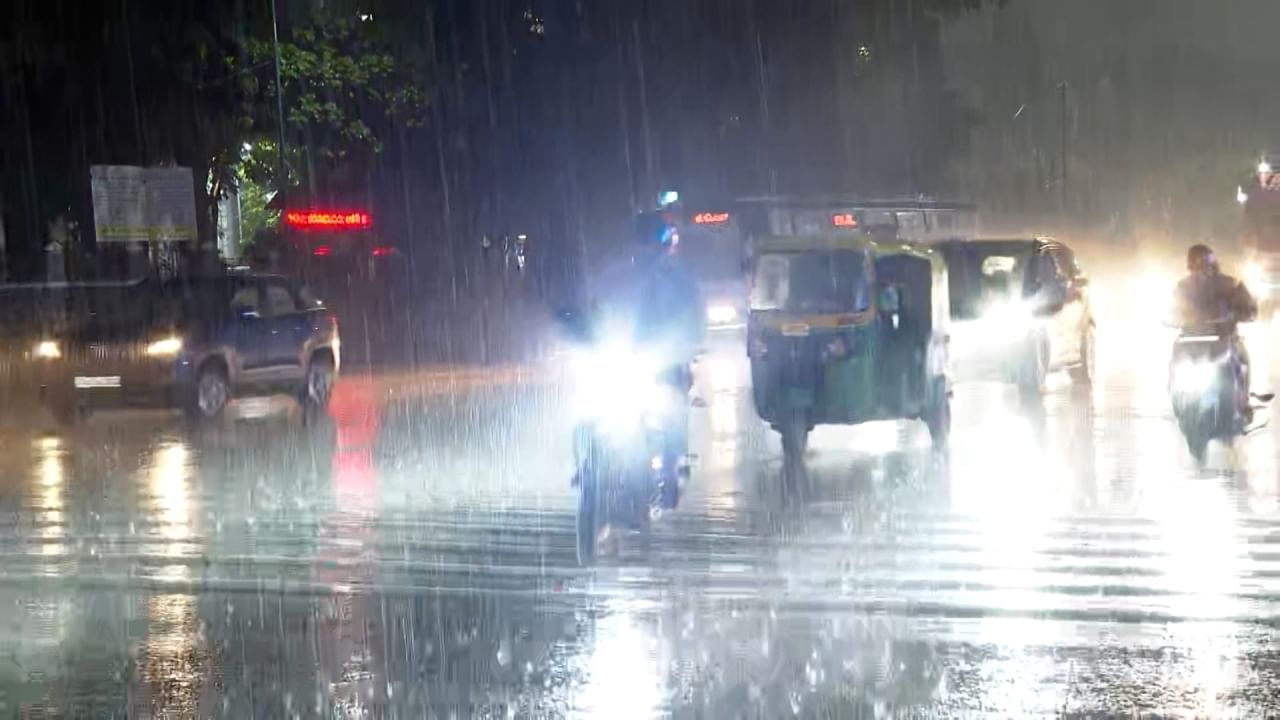 Bangalore Rains: Heavy rain hits Bengaluru, okalipuram underpass submerged, Traffic jam and other latest updates here in Kannada