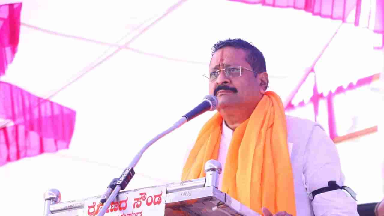 ರಾಹುಲ್​ ಗಾಂಧಿ, ಸಿದ್ದರಾಮಯ್ಯ ವಿರುದ್ಧ ಅವಾಚ್ಯ ಶಬ್ಧ ಬಳಕೆ: ಯತ್ನಾಳ್​ ವಿರುದ್ಧ ದೂರು