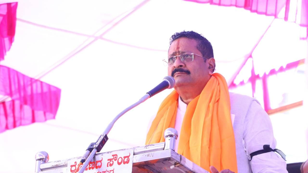 ರಾಹುಲ್​ ಗಾಂಧಿ, ಸಿದ್ದರಾಮಯ್ಯ ವಿರುದ್ಧ ಅವಾಚ್ಯ ಶಬ್ಧ ಬಳಕೆ: ಯತ್ನಾಳ್​ ವಿರುದ್ಧ ದೂರು