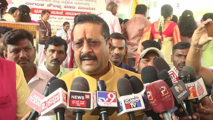 ವಕ್ಫ್ ಮಂಡಳಿಯವರು ದೇವಸ್ಥಾನಕ್ಕೂ ನೋಟಿಸ್ ನೀಡುತ್ತಿದ್ದಾರೆ: ಯತ್ನಾಳ್ ಆರೋಪ ವಕ್ಫ್ ಮಂಡಳಿಯವರು ದೇವಸ್ಥಾನಕ್ಕೂ ನೋಟಿಸ್ ನೀಡುತ್ತಿದ್ದಾರೆ: ಯತ್ನಾಳ್ ಆರೋಪ