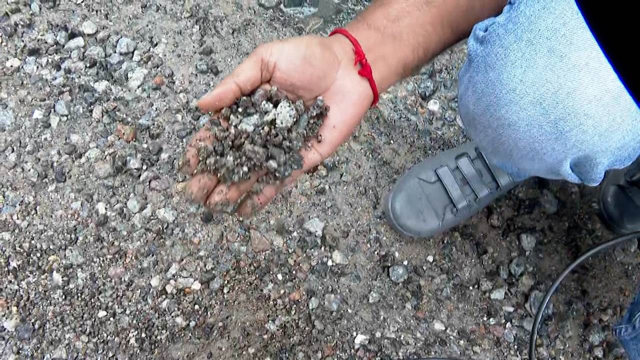 heavy rain creates big pothole in shanti nagar bengaluru people anger against govt kannada news