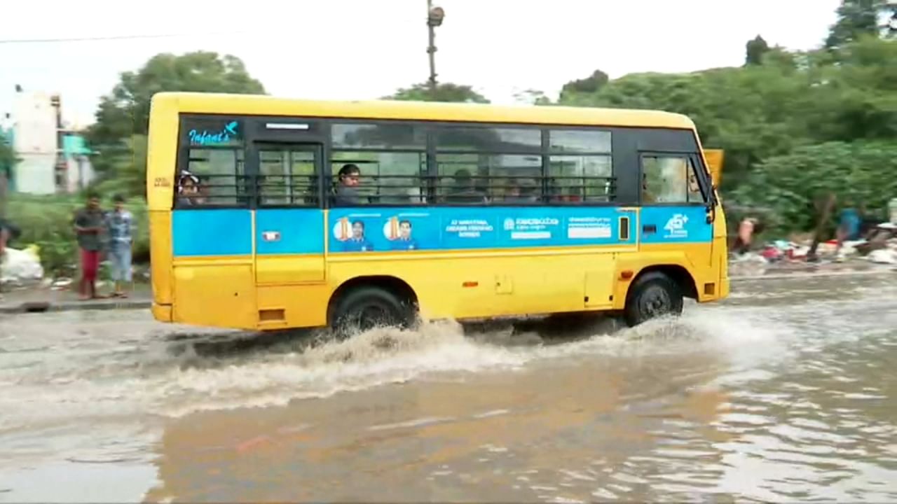 ಹೆಚ್​ಎಸ್​ಆರ್​ ಲೇಔಟ್​ನಲ್ಲಿ ಮಳೆ ಅವಾಂತರದಿಂದಾಗಿ ಶಾಲೆಗೆ ಜಲದಿಗ್ಬಂಧನ ಉಂಟಾಯಿತು. 10ಕ್ಕೂ ಹೆಚ್ಚು ಬಸ್​​ಗಳು ಮುಳುಗಡೆಯಾದವು. ಮಳೆಯಿಂದಾಗಿ ಫ್ರೀಡಂ ಶಾಲೆ ಸೇರಿದಂತೆ ಸುತ್ತ ಮುತ್ತ ಕೆರೆಯಂತಾಗಿತ್ತು. ಶಾಲೆ ಹೊರಗೆ ನಿಂತಿರುವ ಬಸ್​ಗಳು ಕೂಡ ನೀರುಪಾಲಾದವು.