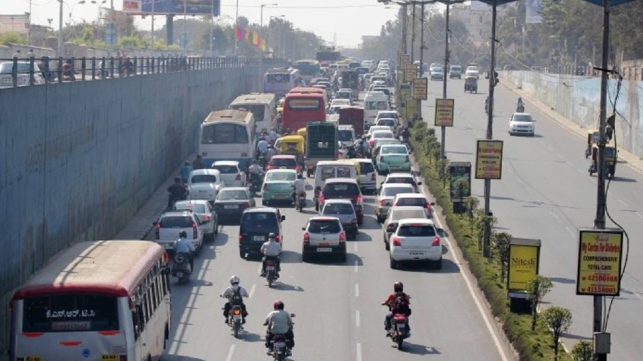 Traffic advisory: ಬೆಂಗಳೂರಿನ ಈ ರಸ್ತೆಯಲ್ಲಿ 2 ದಿನ ವಾಹನ ಸಂಚಾರ ನಿಷೇಧ Traffic advisory: ಬೆಂಗಳೂರಿನ ಈ ರಸ್ತೆಯಲ್ಲಿ 2 ದಿನ ವಾಹನ ಸಂಚಾರ ನಿಷೇಧ