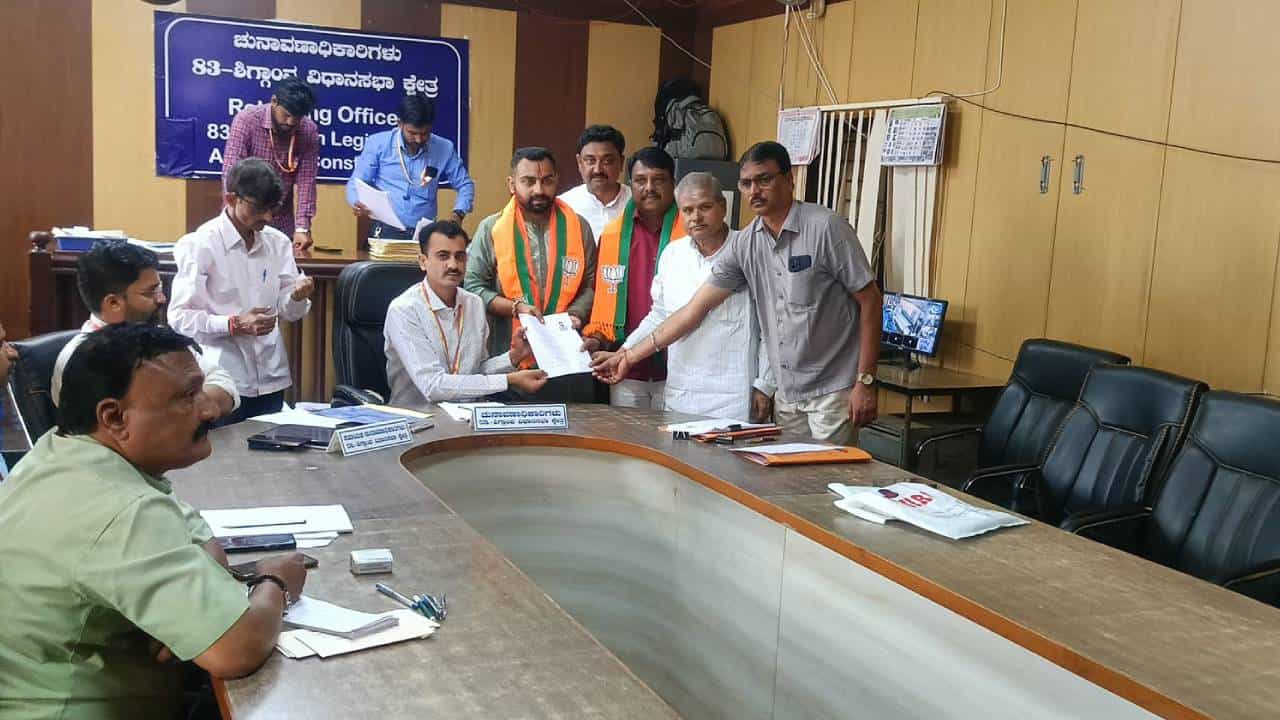 ಶಿಗ್ಗಾಂವಿ ಉಪಚುನಾವಣೆ: ಬಿಜೆಪಿ ಅಭ್ಯರ್ಥಿ ಭರತ್ ಬೊಮ್ಮಾಯಿ ಕೋಟಿ ಒಡೆಯ ಶಿಗ್ಗಾಂವಿ ಉಪಚುನಾವಣೆ: ಬಿಜೆಪಿ ಅಭ್ಯರ್ಥಿ ಭರತ್ ಬೊಮ್ಮಾಯಿ ಕೋಟಿ ಒಡೆಯ