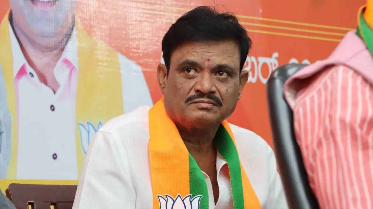 ಮುನಿರತ್ನ ವಿರುದ್ಧ ಮೂರು ತಿಂಗಳ ಹಿಂದೆಯೇ ದಾಖಲಾಗಿತ್ತು ದೂರು: ಕೇಸ್ ಕೊಟ್ಟು ಹಿಂದೆ ಸರಿದಿದ್ದ ದೂರುದಾರೆ! ಮುನಿರತ್ನ ವಿರುದ್ಧ ಮೂರು ತಿಂಗಳ ಹಿಂದೆಯೇ ದಾಖಲಾಗಿತ್ತು ದೂರು: ಕೇಸ್ ಕೊಟ್ಟು ಹಿಂದೆ ಸರಿದಿದ್ದ ದೂರುದಾರೆ!