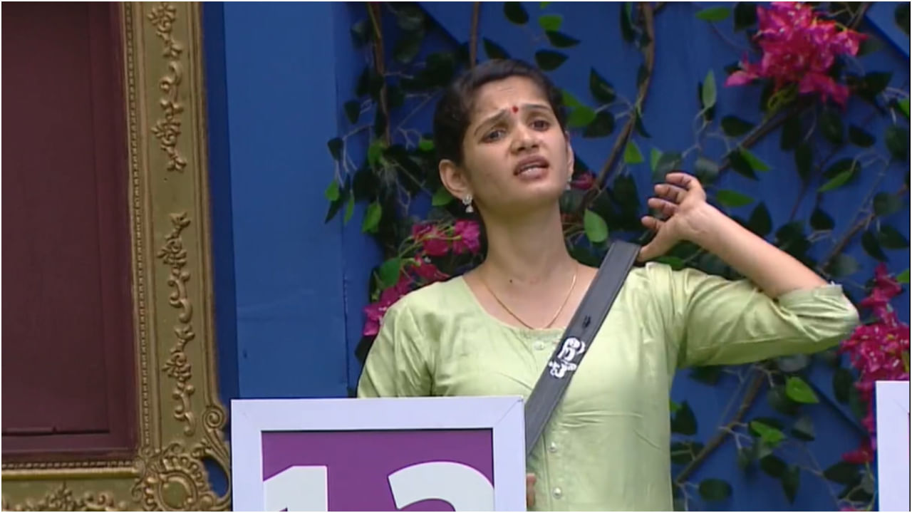 ‘ಮೆಟ್ಟು ತಗೊಂಡು ಹೊಡಿತೀನಿ’: ಮತ್ತೆ ನಾಲಿಗೆ ಹರಿಬಿಟ್ಟ ಚೈತ್ರಾ ಕುಂದಾಪುರ ‘ಮೆಟ್ಟು ತಗೊಂಡು ಹೊಡಿತೀನಿ’: ಮತ್ತೆ ನಾಲಿಗೆ ಹರಿಬಿಟ್ಟ ಚೈತ್ರಾ ಕುಂದಾಪುರ