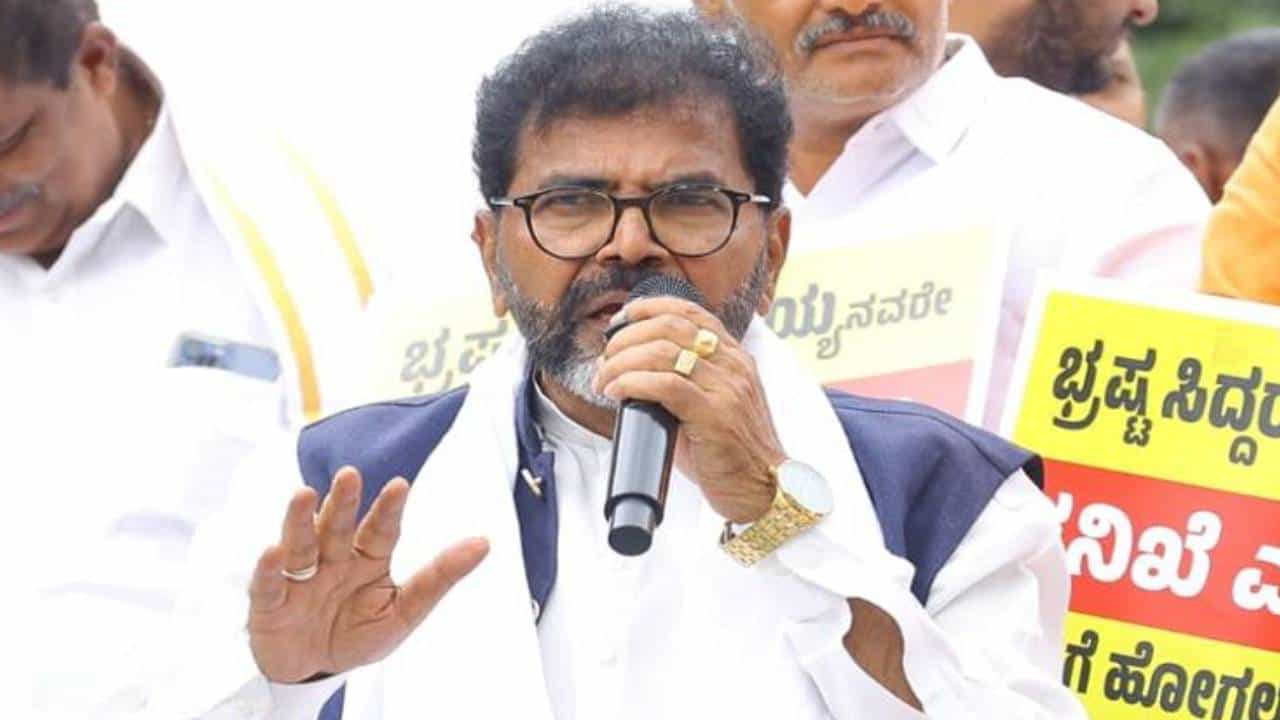 ಮುಡಾ ಬೆನ್ನಲ್ಲೇ ಏರೋಸ್ಪೇಸ್ ಸೈಟ್ ವಿವಾದ: ಕೋರ್ಟ್ಗೆ ಹೋಗುವುದಾಗಿ ಎಚ್ಚರಿಸಿದ ನಾರಾಯಣಸ್ವಾಮಿ ಮುಡಾ ಬೆನ್ನಲ್ಲೇ ಏರೋಸ್ಪೇಸ್ ಸೈಟ್ ವಿವಾದ: ಕೋರ್ಟ್ಗೆ ಹೋಗುವುದಾಗಿ ಎಚ್ಚರಿಸಿದ ನಾರಾಯಣಸ್ವಾಮಿ