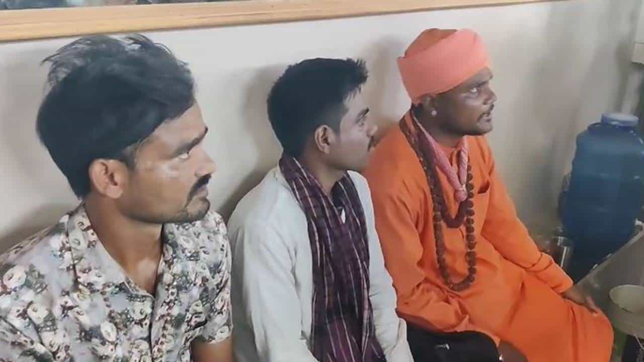 ಯಾದಗಿರಿ: ಸ್ವಾಮೀಜಿ ವೇಷ ತೊಟ್ಟು ಹಿರಿಯರ ಕಾಡಿಕೆ ಪರಿಹರಿಸುವುದಾಗಿ ವಂಚನೆ ಯಾದಗಿರಿ: ಸ್ವಾಮೀಜಿ ವೇಷ ತೊಟ್ಟು ಹಿರಿಯರ ಕಾಡಿಕೆ ಪರಿಹರಿಸುವುದಾಗಿ ವಂಚನೆ