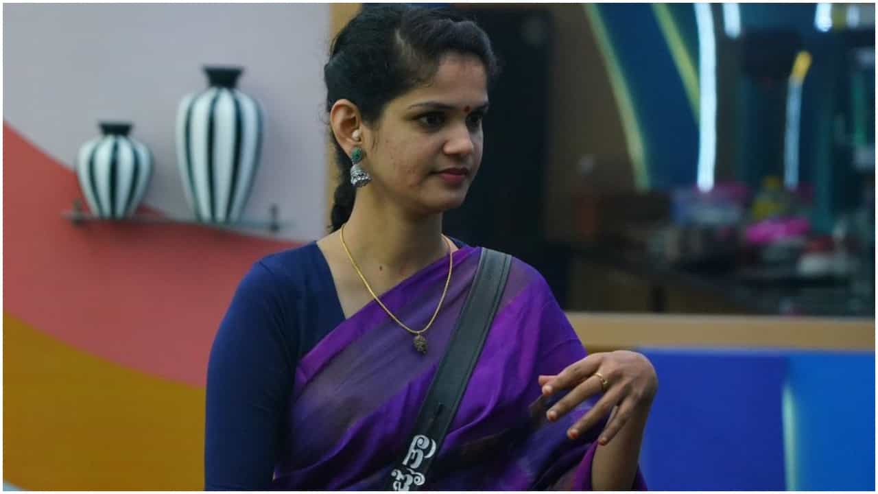 ‘ಮದುವೆ ಫಿಕ್ಸ್ ಮಾಡಿಕೊಂಡು ಬಂದಿದ್ದೀನಿ, ಯಾರ ಜೊತೆ ಸಂಬಂಧ ಕಟ್ಟಲ್ಲ’; ಚೈತ್ರಾ ಕುಂದಾಪುರ ‘ಮದುವೆ ಫಿಕ್ಸ್ ಮಾಡಿಕೊಂಡು ಬಂದಿದ್ದೀನಿ, ಯಾರ ಜೊತೆ ಸಂಬಂಧ ಕಟ್ಟಲ್ಲ’; ಚೈತ್ರಾ ಕುಂದಾಪುರ