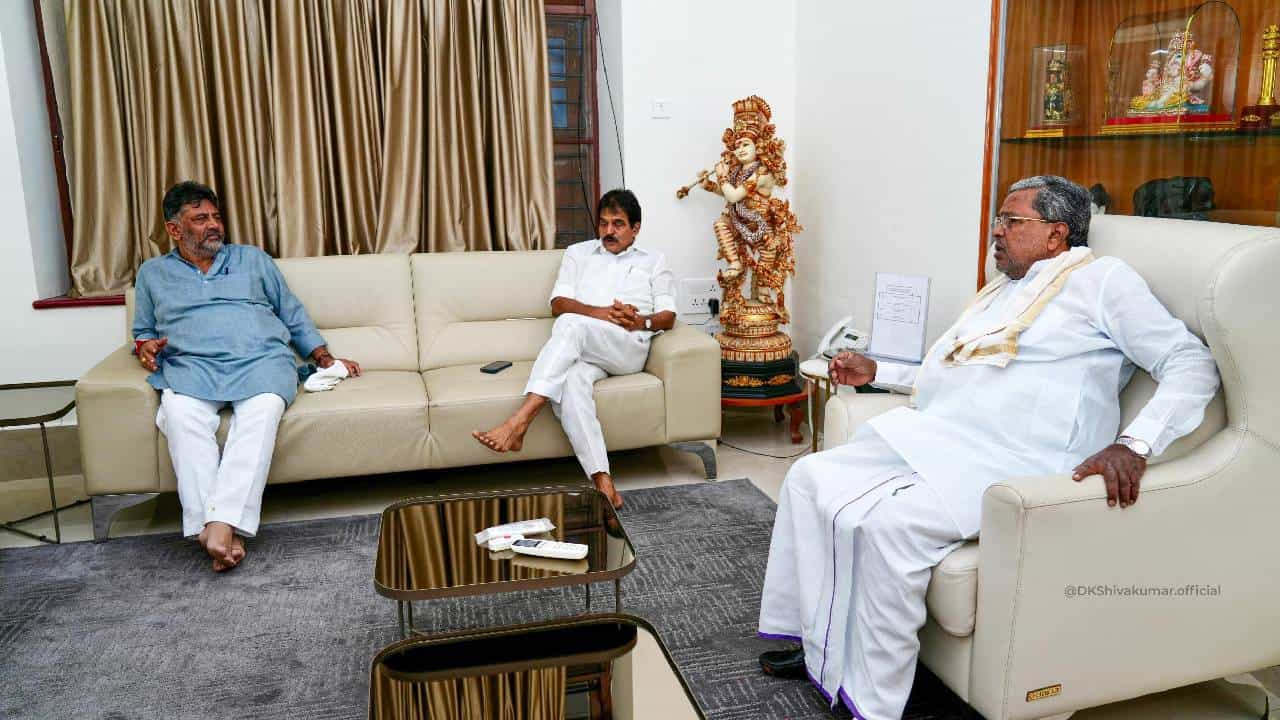 ಉಪಚುನಾವಣೆ ತಂತ್ರ: ಡಿಸಿಎಂ, ಸಿಎಂಗೆ ಎಐಸಿಸಿ ಪ್ರಧಾನ ಕಾರ್ಯದರ್ಶಿ ಕೆಸಿ ವೇಣಗೋಪಾಲ ಖಡಕ್ ಸೂಚನೆ ಉಪಚುನಾವಣೆ ತಂತ್ರ: ಡಿಸಿಎಂ, ಸಿಎಂಗೆ ಎಐಸಿಸಿ ಪ್ರಧಾನ ಕಾರ್ಯದರ್ಶಿ ಕೆಸಿ ವೇಣಗೋಪಾಲ ಖಡಕ್ ಸೂಚನೆ