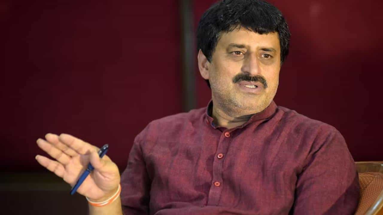 ವರ್ಣರಂಜಿತ ರಾಜಕಾರಣಿ: 3 ಪಕ್ಷ ಬದಲಿಸಿರುವ ಯೋಗೇಶ್ವರ್ ರಾಜಕೀಯ ಹಾದಿ ಇಲ್ಲಿದೆ ವರ್ಣರಂಜಿತ ರಾಜಕಾರಣಿ: 3 ಪಕ್ಷ ಬದಲಿಸಿರುವ ಯೋಗೇಶ್ವರ್ ರಾಜಕೀಯ ಹಾದಿ ಇಲ್ಲಿದೆ