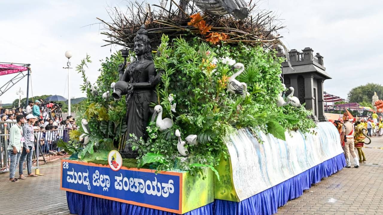 ಮೈಸೂರು ದಸರಾ ಜಂಬೂಸವಾರಿ ಮೆರವಣಿಗೆ ಸ್ತಬ್ಧಚಿತ್ರಗಳಿಗೆ ಬಹುಮಾನ ಘೋಷಣೆ: ಮಂಡ್ಯಕ್ಕೆ ಪ್ರಥಮ ಬಹುಮಾನ