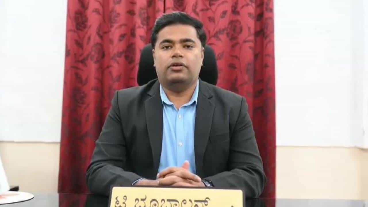 ಯಾವುದೇ ವ್ಯಕ್ತಿಯ ಖಾಸಗಿ ಆಸ್ತಿಯನ್ನು ವಕ್ಫ್ಗೆ ವರ್ಗಾಯಿಸಲಾಗುತ್ತಿಲ್ಲ: ಡಿಸಿ ಟಿ.ಭೂಬಾಲನ್ ಸ್ಪಷ್ಟನೆ ಯಾವುದೇ ವ್ಯಕ್ತಿಯ ಖಾಸಗಿ ಆಸ್ತಿಯನ್ನು ವಕ್ಫ್ಗೆ ವರ್ಗಾಯಿಸಲಾಗುತ್ತಿಲ್ಲ: ಡಿಸಿ ಟಿ.ಭೂಬಾಲನ್ ಸ್ಪಷ್ಟನೆ