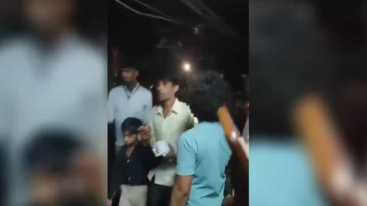 ದೆಹಲಿಯ ದೇವಸ್ಥಾನದಲ್ಲಿ ಕರೆಂಟ್ ಶಾಕ್ ಹೊಡೆದು 9ನೇ ತರಗತಿ ವಿದ್ಯಾರ್ಥಿ ಸಾವು ದೆಹಲಿಯ ದೇವಸ್ಥಾನದಲ್ಲಿ ಕರೆಂಟ್ ಶಾಕ್ ಹೊಡೆದು 9ನೇ ತರಗತಿ ವಿದ್ಯಾರ್ಥಿ ಸಾವು