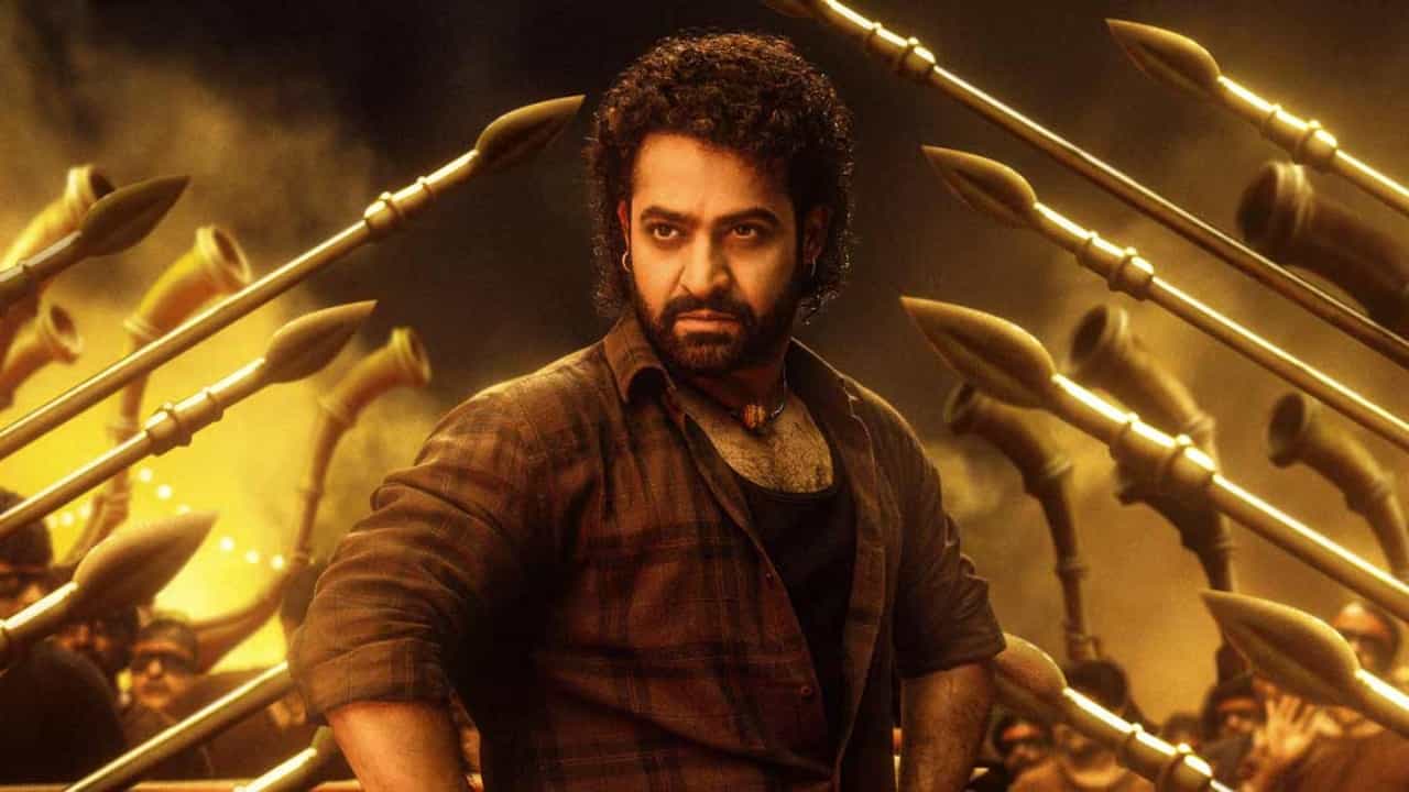 ‘ದೇವರ’ ನಕಲಿ ಕಲೆಕ್ಷನ್, ವಿತರಕ ನಾಗ ವಂಶಿ ಸ್ಪಷ್ಟಣೆಯಿಂದ ಇನ್ನಷ್ಟು ಅನುಮಾನ ‘ದೇವರ’ ನಕಲಿ ಕಲೆಕ್ಷನ್, ವಿತರಕ ನಾಗ ವಂಶಿ ಸ್ಪಷ್ಟಣೆಯಿಂದ ಇನ್ನಷ್ಟು ಅನುಮಾನ
