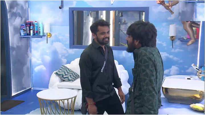 ಬಿಗ್ ಬಾಸ್ ಮನೆಯಲ್ಲಿ ಧನರಾಜ್ಗೆ ಹಾಡಿನ ಮೂಲಕ ಬುದ್ಧಿ ಹೇಳಿದ ಹನುಮಂತ ಬಿಗ್ ಬಾಸ್ ಮನೆಯಲ್ಲಿ ಧನರಾಜ್ಗೆ ಹಾಡಿನ ಮೂಲಕ ಬುದ್ಧಿ ಹೇಳಿದ ಹನುಮಂತ