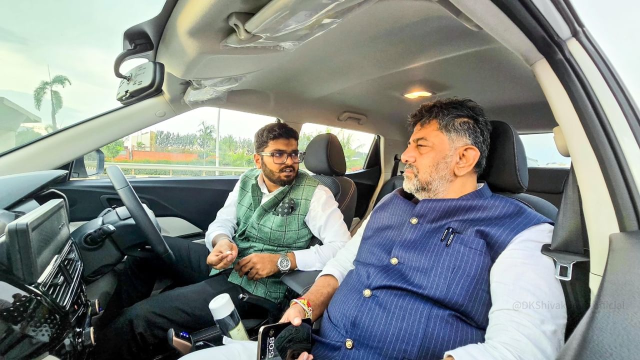 ಬೆಂಗಳೂರಿನ ಯಾವುದೇ ಪ್ರದೇಶದಿಂದ 699 ರೂ.ಗೆ ಏರ್ಪೋರ್ಟ್ಗೆ ಪ್ರಯಾಣಿಸಿ! ಇ ಟ್ಯಾಕ್ಸಿ ಸೇವೆಗೆ ಡಿಕೆ ಶಿವಕುಮಾರ್ ಚಾಲನೆ ಬೆಂಗಳೂರಿನ ಯಾವುದೇ ಪ್ರದೇಶದಿಂದ 699 ರೂ.ಗೆ ಏರ್ಪೋರ್ಟ್ಗೆ ಪ್ರಯಾಣಿಸಿ! ಇ ಟ್ಯಾಕ್ಸಿ ಸೇವೆಗೆ ಡಿಕೆ ಶಿವಕುಮಾರ್ ಚಾಲನೆ