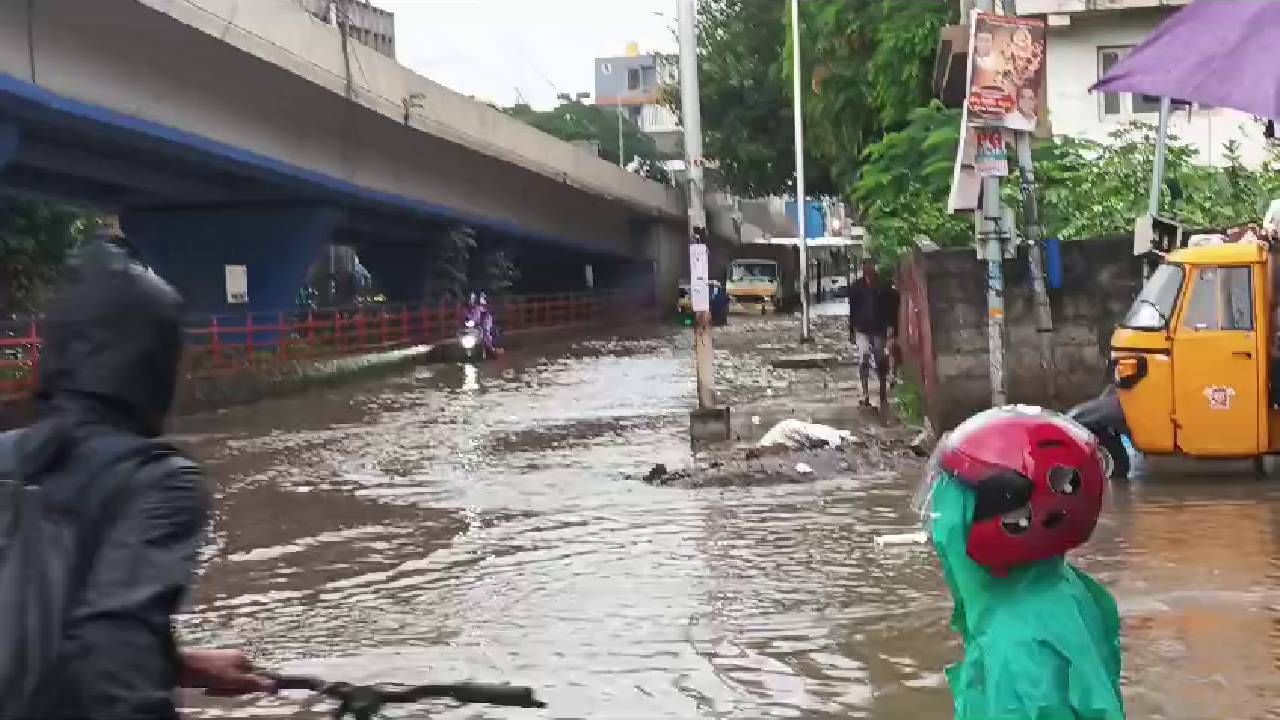 Heavy Rain in Bengaluru: Vehicles slow moving in Bengaluru roads, Kannada News